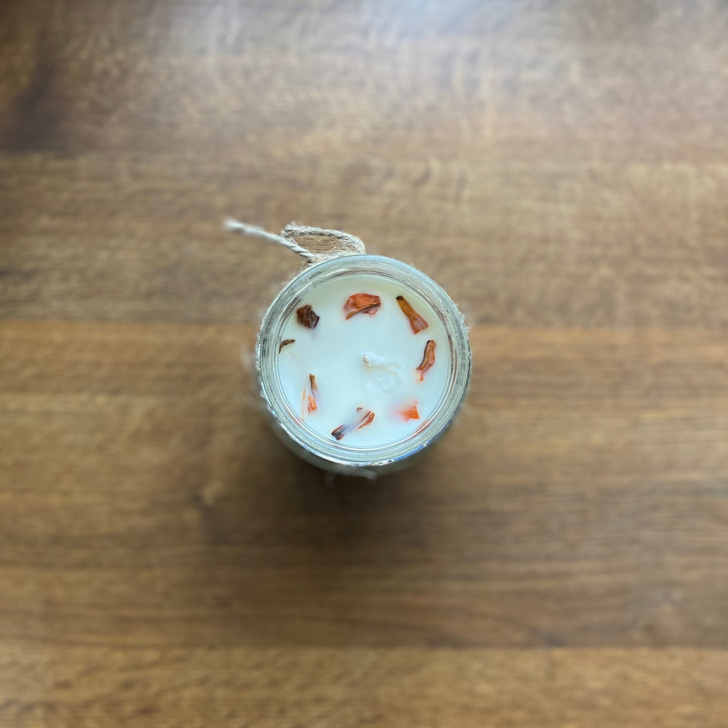 Creamy Musk & Amber Scented Soy Wax Candle. - Lanji Candles