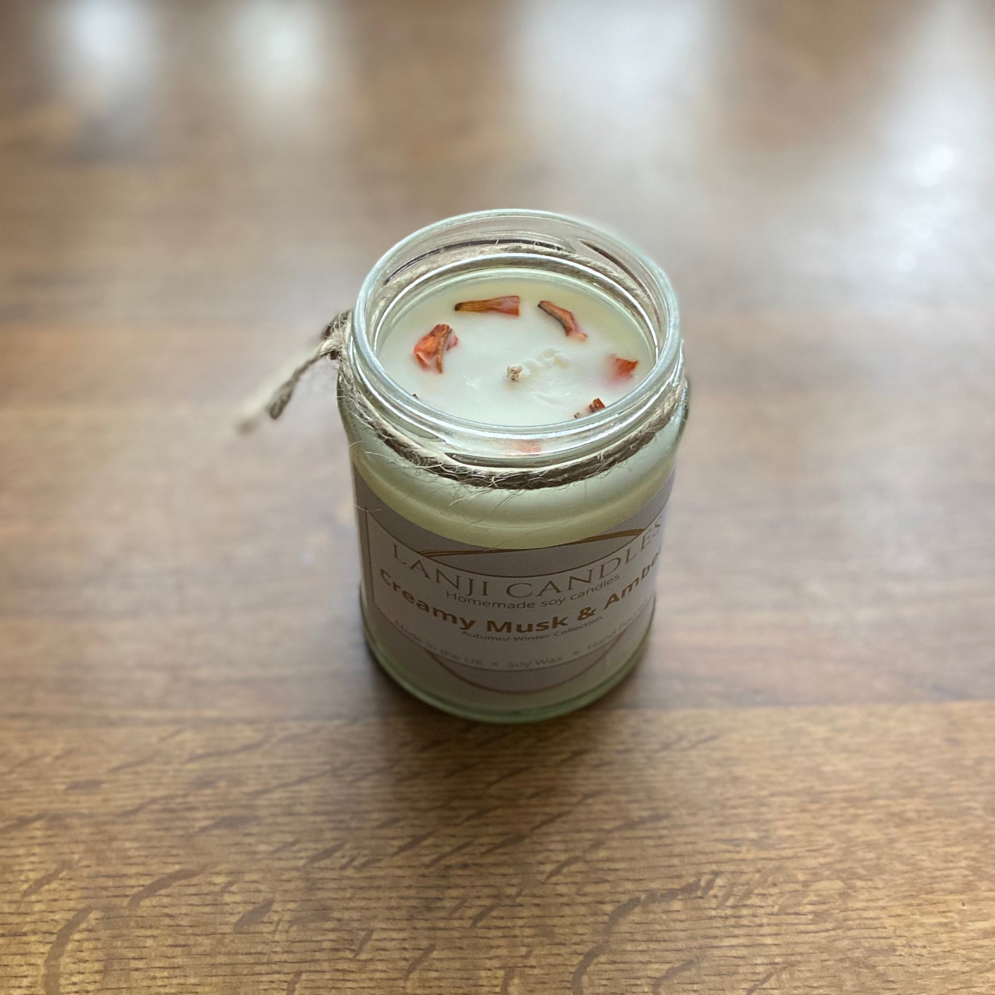 Creamy Musk & Amber Scented Soy Wax Candle. - Lanji Candles
