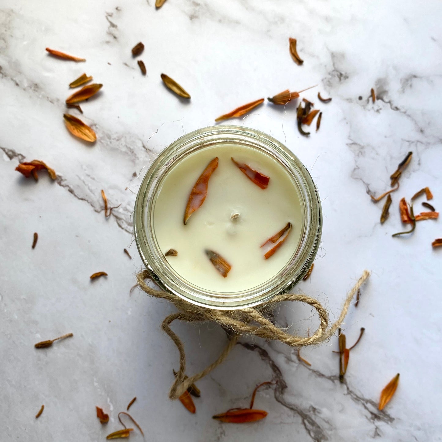 Creamy Musk & Amber Scented Soy Wax Candle. - Lanji Candles