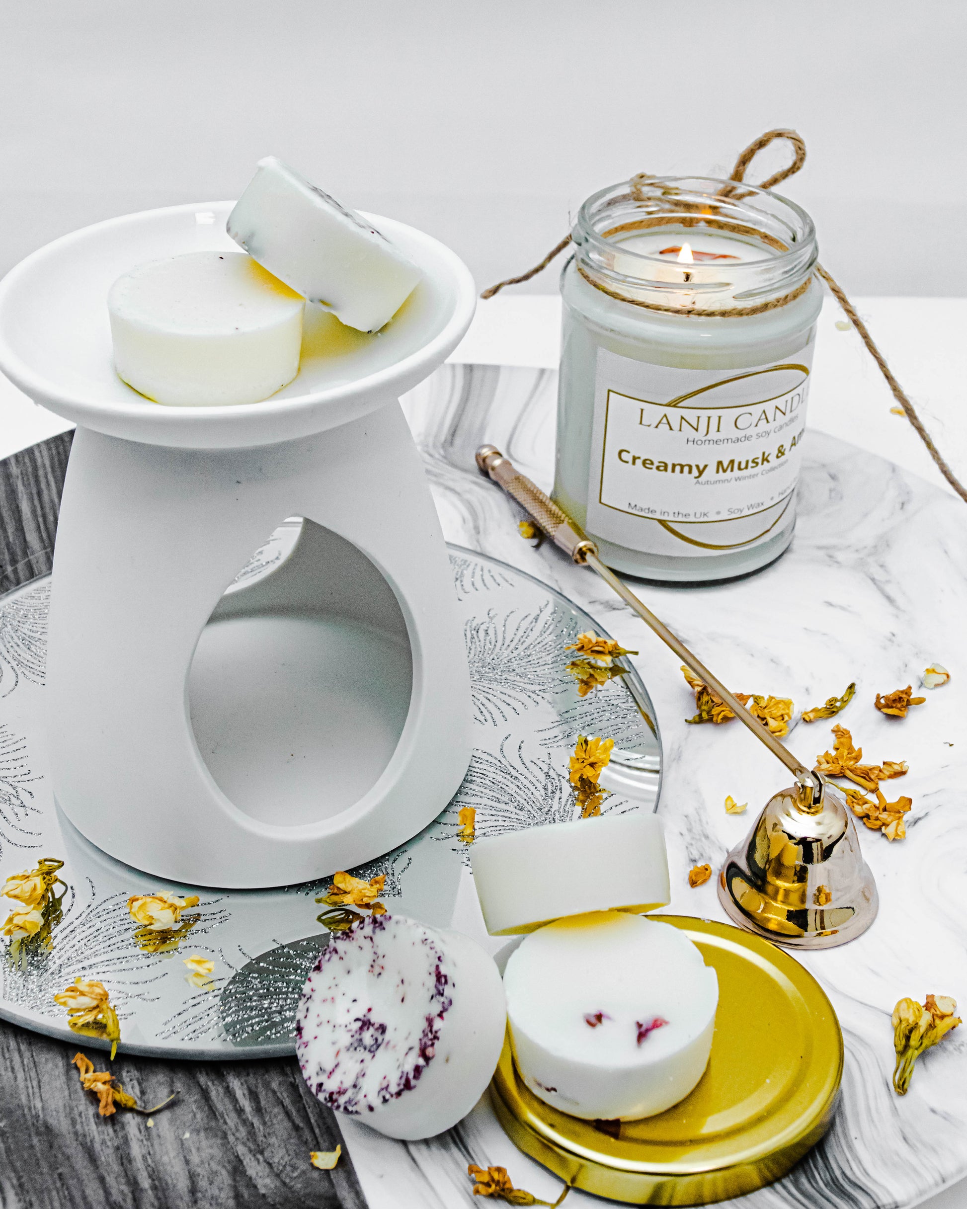 Creamy Musk & Amber Scented Soy Wax Candle. - Lanji Candles